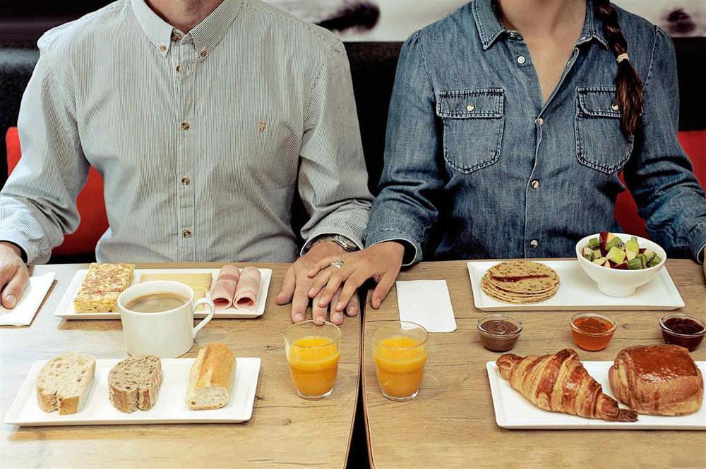 Ace Hotel Travel Fabregues - A9 Montpellier Sud Restoran gambar
